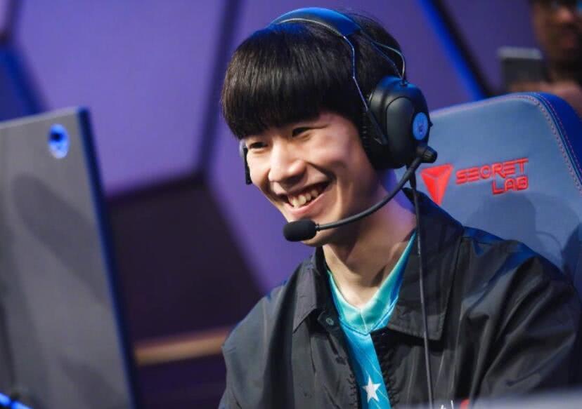 会交锋背后 会交锋背后