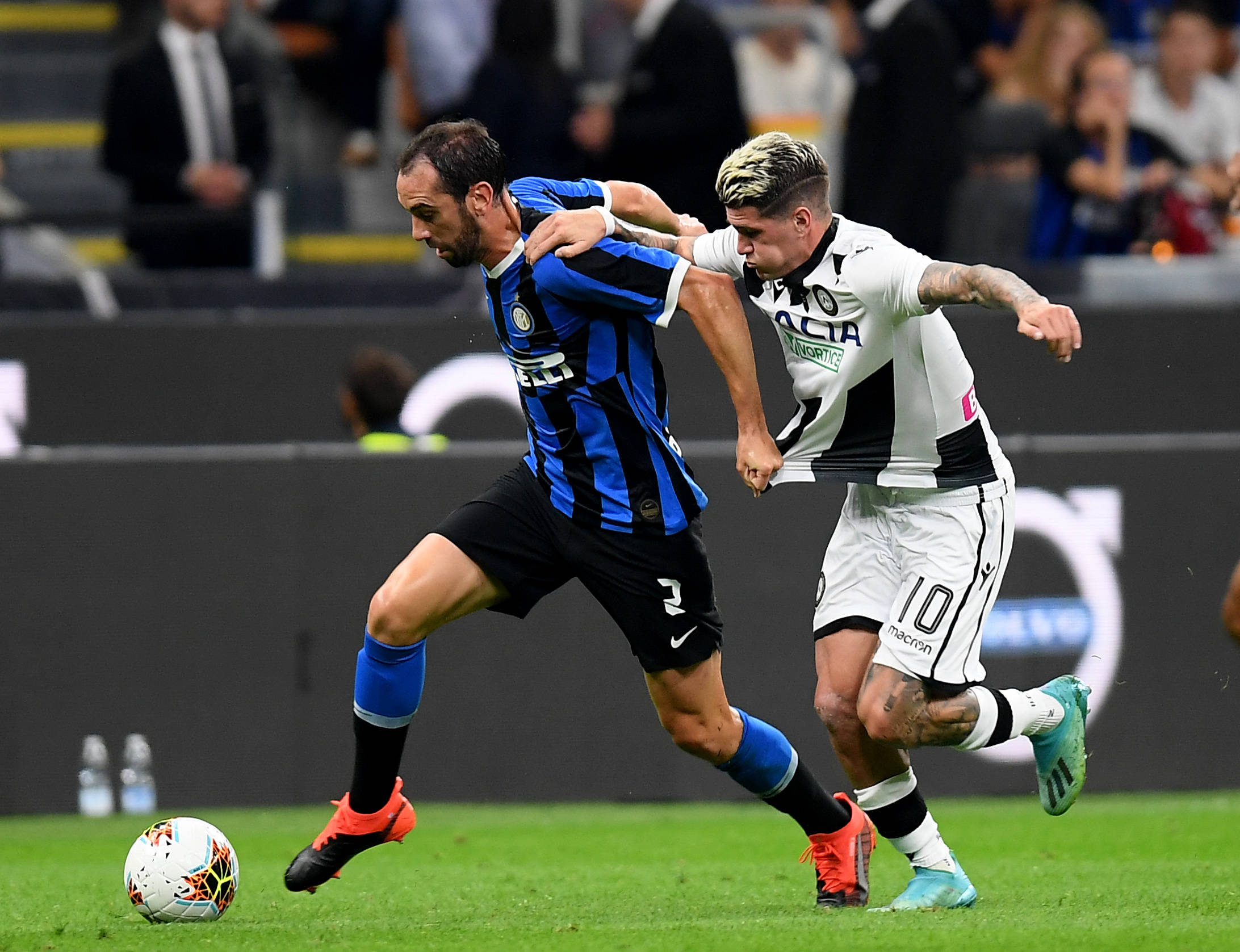 体现出他对 体现出他对